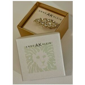 Anne Klein Leaf Brooch Pin Elegant Gold Tone Clear Rhinestones Nature Jewelry